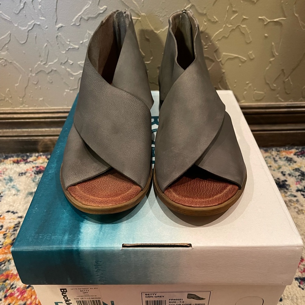 ROAN by Bed Stu Betty Flats